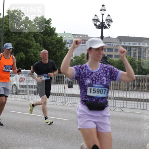 29.06.2025 - hella hamburg halbmarathon Jannik Wohlers http://msf.ph/oto/8293823 29.06.2025 10:36:36 Lombardsbrücke 1118, 1253, 1339, 1488, 1490, 1952, 1954, 2072, 2104, 2552, 3127, 3165, 3714, 3873, 3895, 4996, 5224, 5538, 5640, 5786, 5789, 6172, 6359, 6584, 6804, 7202, 7773, 8007, 8257, 8258, 8315, 8758, 8936, 8937, 9054, 9055, 9295, 10862, 10931, 11246, 11831, 11843, 11912, 12087, 12184, 12218, 12302, 12463, 12532, 13165, 13695, 13970, 13971, 14202, 14396, 14695, 14779, 15106, 15353, 15475, 15588, 15907, 15972, 15992, 16304, 16309, 16782, 16885, 17115, 17349, 17504, 17591 meine-sportfotos.de