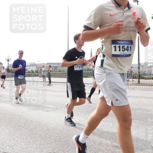 29.06.2025 - hella hamburg halbmarathon Lena Gebhardt http://msf.ph/oto/8293839 29.06.2025 10:36:33 Lombardsbrücke 11637, 7632, 10984, 17272, 11541, 1008, 1010, 1102, 1224, 1780, 1835, 1948, 2124, 2552, 2588, 2870, 3398, 3404, 3428, 3699, 3741, 3877, 4084, 4245, 4326, 4442, 4618, 4762, 4937, 4996, 5012, 5246, 5427, 5540, 5573, 5666, 5747, 5789, 5809, 5919, 6092, 6093, 6156, 6190, 6417, 6667, 6896, 7086, 7111, 7140, 7275, 7575, 7576, 7632, 7773, 8356, 8498, 8499, 8530, 8581, 8945, 9115, 9117, 9229, 9295, 9500, 9694, 13265, 15077, 17156, 17807, 18152, 18488 meine-sportfotos.de
