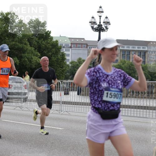 29.06.2025 - hella hamburg halbmarathon Jannik Wohlers http://msf.ph/oto/8293855 29.06.2025 10:36:36 Lombardsbrücke 1118, 1253, 1339, 1488, 1490, 1952, 1954, 2072, 2104, 2552, 3127, 3165, 3714, 3873, 3895, 4996, 5224, 5538, 5640, 5786, 5789, 6172, 6359, 6584, 6804, 7202, 7773, 8007, 8257, 8258, 8315, 8758, 8936, 8937, 9054, 9055, 9295, 10862, 10931, 11246, 11831, 11843, 11912, 12087, 12184, 12218, 12302, 12463, 12532, 13165, 13695, 13970, 13971, 14202, 14396, 14695, 14779, 15106, 15353, 15475, 15588, 15907, 15972, 15992, 16304, 16309, 16782, 16885, 17115, 17349, 17504, 17591 meine-sportfotos.de