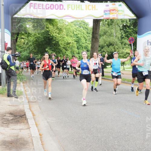 29.06.2025 - hella hamburg halbmarathon MichiJ http://msf.ph/oto/8293856 29.06.2025 10:33:54 Zwischen KM18-KM19 1139, 2270, 3477, 5129, 6711, 7204, 7385, 9710, 11936, 12808, 13782, 14200, 17281 meine-sportfotos.de
