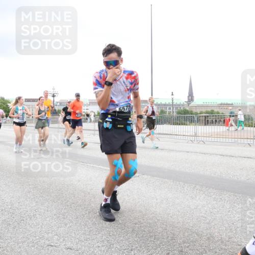 29.06.2025 - hella hamburg halbmarathon Lena Gebhardt http://msf.ph/oto/8293875 29.06.2025 10:55:59 Lombardsbrücke 7168, 9861, 5575, 1616, 1738, 1909, 2095, 2793, 3101, 3244, 3257, 3268, 4083, 4265, 4354, 4470, 4473, 4836, 4896, 5220, 5222, 5306, 5575, 5580, 5994, 6055, 6056, 6113, 6257, 6494, 6594, 6968, 7025, 7028, 7516, 7548, 7616, 7969, 8005, 8110, 8305, 8527, 8532, 8533, 8648, 9435, 9548, 9606, 9614, 9618, 9838, 9857, 9858, 9861, 9865, 9956, 10094, 10436, 10438, 10449, 10559, 10593, 10640, 10740, 10784, 10987, 11903, 11962, 11963, 12695, 12902 meine-sportfotos.de