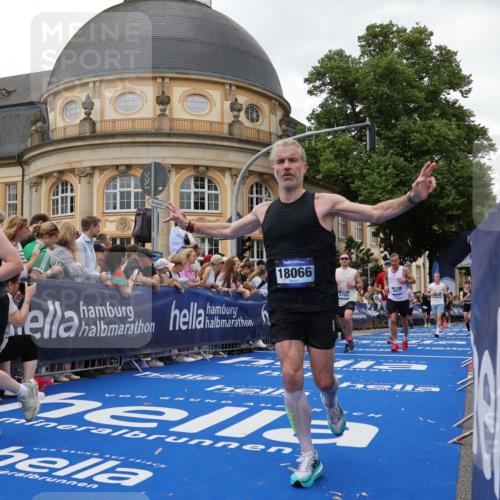 29.06.2025 - hella hamburg halbmarathon Strokosch-Dieckow http://msf.ph/oto/8293876 29.06.2025 10:51:04 Ziel 1366, 1630, 2207, 4077, 4816, 4967, 6027, 8117, 8261, 8508, 8704, 10215, 10508, 10603, 10868, 11733, 12778, 13008, 13073, 14125, 15480, 16285, 17221, 17384, 17530, 17823, 18066, 18350 meine-sportfotos.de
