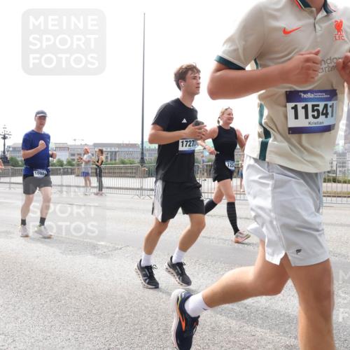 29.06.2025 - hella hamburg halbmarathon Lena Gebhardt http://msf.ph/oto/8293886 29.06.2025 10:36:33 Lombardsbrücke 1637, 7632, 10984, 17272, 11541, 1008, 1010, 1102, 1224, 1780, 1835, 1948, 2124, 2552, 2588, 2870, 3398, 3404, 3428, 3699, 3741, 3877, 4084, 4245, 4326, 4442, 4618, 4762, 4937, 4996, 5012, 5246, 5427, 5540, 5573, 5666, 5747, 5789, 5809, 5919, 6092, 6093, 6156, 6190, 6417, 6667, 6896, 7086, 7111, 7140, 7275, 7575, 7576, 7632, 7773, 8356, 8498, 8499, 8530, 8581, 8945, 9115, 9117, 9229, 9295, 9500, 9694, 13265, 15077, 17156, 17807, 18152, 18488 meine-sportfotos.de