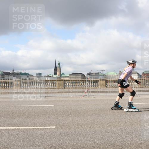 29.06.2025 - hella hamburg halbmarathon Lena Gebhardt http://msf.ph/oto/8293888 29.06.2025 09:05:51 Lombardsbrücke  meine-sportfotos.de