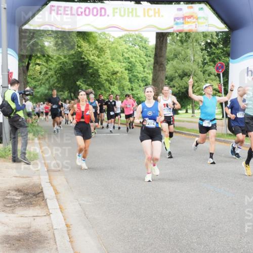 29.06.2025 - hella hamburg halbmarathon MichiJ http://msf.ph/oto/8293893 29.06.2025 10:33:54 Zwischen KM18-KM19 1139, 2270, 3477, 5129, 6711, 7204, 7385, 9710, 11936, 12808, 13782, 14200, 17281 meine-sportfotos.de