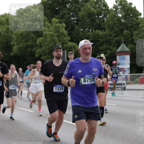29.06.2025 - hella hamburg halbmarathon Jannik Wohlers http://msf.ph/oto/8293896 29.06.2025 10:36:37 Lombardsbrücke 1118, 1253, 1339, 1488, 1490, 1952, 1954, 2031, 2072, 2104, 2552, 3127, 3165, 3714, 3873, 3895, 4996, 5224, 5538, 5640, 5786, 5789, 6172, 6359, 6584, 6804, 7202, 7773, 8007, 8257, 8258, 8315, 8758, 8936, 8937, 9054, 9055, 9295, 10862, 10931, 11246, 11831, 11843, 11912, 12087, 12184, 12218, 12302, 12463, 12532, 13165, 13695, 13970, 13971, 14202, 14396, 14695, 14779, 15106, 15353, 15475, 15588, 15907, 15972, 16304, 16309, 16782, 16885, 17349, 17388, 17504, 17591 meine-sportfotos.de