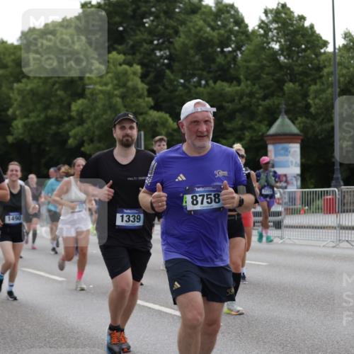 29.06.2025 - hella hamburg halbmarathon Jannik Wohlers http://msf.ph/oto/8293932 29.06.2025 10:36:37 Lombardsbrücke 1118, 1253, 1339, 1488, 1490, 1952, 1954, 2031, 2072, 2104, 2552, 3127, 3165, 3714, 3873, 3895, 4996, 5224, 5538, 5640, 5786, 5789, 6172, 6359, 6584, 6804, 7202, 7773, 8007, 8257, 8258, 8315, 8758, 8936, 8937, 9054, 9055, 9295, 10862, 10931, 11246, 11831, 11843, 11912, 12087, 12184, 12218, 12302, 12463, 12532, 13165, 13695, 13970, 13971, 14202, 14396, 14695, 14779, 15106, 15353, 15475, 15588, 15907, 15972, 16304, 16309, 16782, 16885, 17349, 17388, 17504, 17591 meine-sportfotos.de