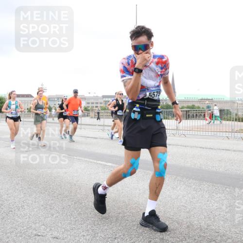29.06.2025 - hella hamburg halbmarathon Lena Gebhardt http://msf.ph/oto/8293957 29.06.2025 10:55:59 Lombardsbrücke 6056, 5575, 15289, 60, 6113, 104, 1616, 1738, 1909, 2095, 2793, 3101, 3244, 3257, 3268, 4083, 4265, 4354, 4470, 4473, 4836, 4896, 5220, 5222, 5306, 5575, 5580, 5994, 6055, 6056, 6113, 6257, 6494, 6594, 6968, 7025, 7028, 7516, 7548, 7616, 7969, 8005, 8110, 8305, 8527, 8532, 8533, 8648, 9435, 9548, 9606, 9614, 9618, 9838, 9857, 9858, 9861, 9865, 9956, 10094, 10436, 10438, 10449, 10559, 10593, 10640, 10740, 10784, 10987, 11903, 11962, 11963, 12695, 12902 meine-sportfotos.de