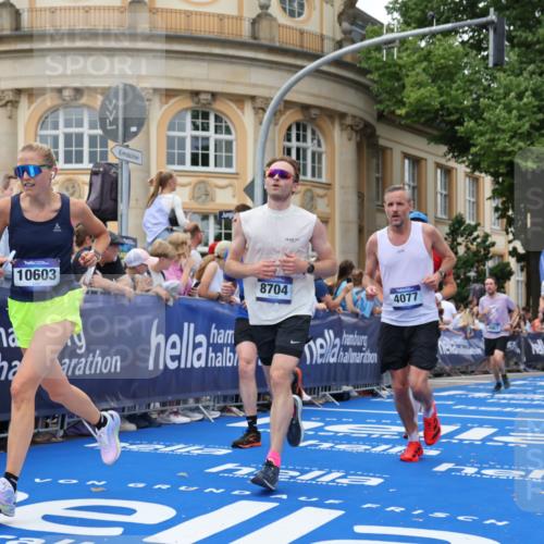 29.06.2025 - hella hamburg halbmarathon Strokosch-Dieckow http://msf.ph/oto/8293974 29.06.2025 10:51:06 Ziel 1366, 1630, 4077, 4404, 4816, 4967, 5600, 6027, 8117, 8261, 8508, 8704, 10508, 10603, 10868, 11625, 11733, 13008, 13073, 14125, 15480, 17221, 17384, 17530, 17823, 18066, 18350 meine-sportfotos.de