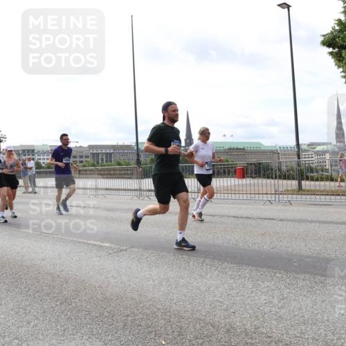 29.06.2025 - hella hamburg halbmarathon Lena Gebhardt http://msf.ph/oto/8294002 29.06.2025 10:21:25 Lombardsbrücke 1028, 1072, 1266, 1401, 1658, 2271, 2383, 2635, 2815, 2956, 2986, 3122, 3161, 3453, 3770, 3813, 3817, 3825, 3826, 4082, 4375, 4376, 4697, 4786, 5061, 5122, 5373, 5395, 5412, 5493, 5759, 5767, 5957, 6086, 6103, 6275, 6308, 6844, 7228, 7375, 7522, 7553, 7608, 7612, 7781, 8095, 8286, 8724, 8726, 8844, 8896, 9100, 9108, 9369, 9483, 9499, 9501, 9532, 9624, 10374, 10585, 10602, 10874, 11698, 12175, 12694, 13057, 13508 meine-sportfotos.de