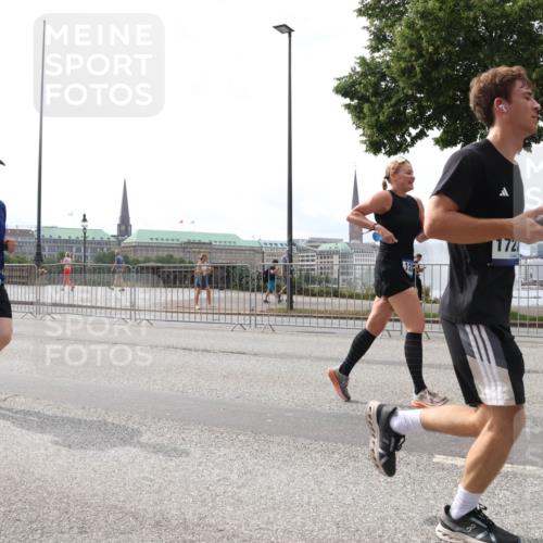 29.06.2025 - hella hamburg halbmarathon Lena Gebhardt http://msf.ph/oto/8294022 29.06.2025 10:36:34 Lombardsbrücke 10984, 20, 17, 2, 1008, 1010, 1102, 1118, 1224, 1780, 1835, 1948, 2124, 2552, 2588, 2870, 3398, 3404, 3428, 3699, 3741, 3873, 3877, 4084, 4245, 4442, 4618, 4762, 4937, 4996, 5012, 5246, 5427, 5540, 5573, 5666, 5747, 5789, 5809, 5919, 6092, 6093, 6156, 6190, 6417, 6667, 6896, 7086, 7111, 7140, 7275, 7575, 7576, 7632, 7773, 8498, 8499, 8530, 8581, 8936, 8937, 8945, 9115, 9117, 9229, 9295, 9500, 9694, 13265, 15077, 17156, 17807, 18152, 18488 meine-sportfotos.de