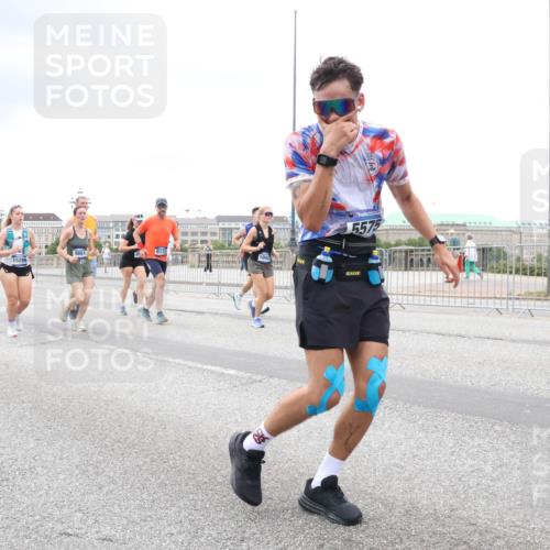 29.06.2025 - hella hamburg halbmarathon Lena Gebhardt http://msf.ph/oto/8294026 29.06.2025 10:56:00 Lombardsbrücke 27168, 6113, 15289, 104, 5575, 1616, 1738, 1909, 2095, 2793, 3101, 3244, 3257, 3268, 4083, 4265, 4354, 4470, 4473, 4836, 4896, 5220, 5222, 5306, 5575, 5580, 5994, 6055, 6056, 6113, 6257, 6494, 6594, 6968, 7025, 7028, 7516, 7548, 7616, 7969, 8005, 8110, 8305, 8517, 8527, 8532, 8533, 8648, 9435, 9548, 9606, 9614, 9618, 9838, 9861, 9865, 9956, 10094, 10436, 10438, 10449, 10559, 10593, 10640, 10740, 10784, 10987, 11903, 11962, 11963, 12695 meine-sportfotos.de