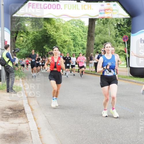 29.06.2025 - hella hamburg halbmarathon MichiJ http://msf.ph/oto/8294039 29.06.2025 10:33:55 Zwischen KM18-KM19 1139, 2270, 3477, 5129, 7204, 7385, 9710, 11936, 12808, 13782, 14200, 17281, 18878 meine-sportfotos.de