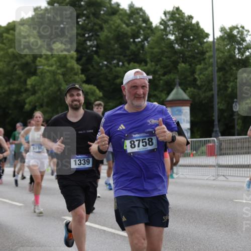 29.06.2025 - hella hamburg halbmarathon Jannik Wohlers http://msf.ph/oto/8294047 29.06.2025 10:36:37 Lombardsbrücke 1118, 1253, 1339, 1488, 1490, 1952, 1954, 2031, 2072, 2104, 2552, 3127, 3165, 3714, 3873, 3895, 4996, 5224, 5538, 5640, 5786, 5789, 6172, 6359, 6584, 6804, 7202, 7773, 8007, 8257, 8258, 8315, 8758, 8936, 8937, 9054, 9055, 9295, 10862, 10931, 11246, 11831, 11843, 11912, 12087, 12184, 12218, 12302, 12463, 12532, 13165, 13695, 13970, 13971, 14202, 14396, 14695, 14779, 15106, 15353, 15475, 15588, 15907, 15972, 16304, 16309, 16782, 16885, 17349, 17388, 17504, 17591 meine-sportfotos.de