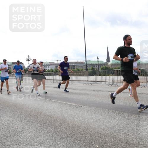 29.06.2025 - hella hamburg halbmarathon Lena Gebhardt http://msf.ph/oto/8294114 29.06.2025 10:21:25 Lombardsbrücke 53, 2635, 1660, 5373, 7522, 14664, 17969, 7553, 1028, 1072, 1266, 1401, 1658, 2271, 2383, 2635, 2815, 2956, 2986, 3122, 3161, 3453, 3770, 3813, 3817, 3825, 3826, 4082, 4375, 4376, 4697, 4786, 5061, 5122, 5373, 5395, 5412, 5493, 5759, 5767, 5957, 6086, 6103, 6275, 6308, 6844, 7228, 7375, 7522, 7553, 7608, 7612, 7781, 8095, 8286, 8724, 8726, 8844, 8896, 9100, 9108, 9369, 9483, 9499, 9501, 9532, 9624, 10374, 10585, 10602, 10874, 11698, 12175, 12694, 13057, 13508 meine-sportfotos.de