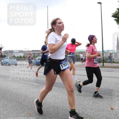 29.06.2025 - hella hamburg halbmarathon Lena Gebhardt http://msf.ph/oto/8294124 29.06.2025 10:46:45 Lombardsbrücke 1073, 1286, 1363, 1371, 1375, 1429, 1465, 1608, 1720, 1837, 1999, 2162, 2211, 2320, 2327, 2500, 2556, 2665, 2697, 2981, 3277, 3406, 3407, 3469, 3734, 3823, 4202, 4296, 4342, 4355, 4448, 4604, 5111, 5114, 5700, 5796, 5953, 6068, 6124, 6161, 6485, 6496, 6740, 7303, 7364, 7368, 7374, 7412, 7767, 7827, 7960, 8477, 8486, 8551, 8553, 8684, 8700, 9337, 9691, 10153, 10230, 12298, 12333, 12522, 13969, 14261, 15852, 16882, 16987 meine-sportfotos.de