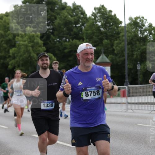29.06.2025 - hella hamburg halbmarathon Jannik Wohlers http://msf.ph/oto/8294126 29.06.2025 10:36:37 Lombardsbrücke 1118, 1253, 1339, 1488, 1490, 1952, 1954, 2031, 2072, 2104, 2552, 3127, 3165, 3714, 3873, 3895, 4996, 5224, 5538, 5640, 5786, 5789, 6172, 6359, 6584, 6804, 7202, 7773, 8007, 8257, 8258, 8315, 8758, 8936, 8937, 9054, 9055, 9295, 10862, 10931, 11246, 11831, 11843, 11912, 12087, 12184, 12218, 12302, 12463, 12532, 13165, 13695, 13970, 13971, 14202, 14396, 14695, 14779, 15106, 15353, 15475, 15588, 15907, 15972, 16304, 16309, 16782, 16885, 17349, 17388, 17504, 17591 meine-sportfotos.de