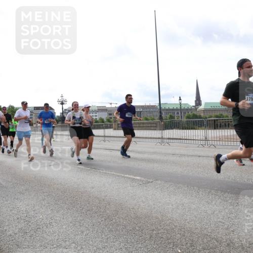 29.06.2025 - hella hamburg halbmarathon Lena Gebhardt http://msf.ph/oto/8294130 29.06.2025 10:21:25 Lombardsbrücke 122, 539, 2635, 7522, 14664, 17969, 1028, 1072, 1266, 1401, 1658, 2271, 2383, 2635, 2815, 2956, 2986, 3122, 3161, 3453, 3770, 3813, 3817, 3825, 3826, 4082, 4375, 4376, 4697, 4786, 5061, 5122, 5373, 5395, 5412, 5493, 5759, 5767, 5957, 6086, 6103, 6275, 6308, 6844, 7228, 7375, 7522, 7553, 7608, 7612, 7781, 8095, 8286, 8724, 8726, 8844, 8896, 9100, 9108, 9369, 9483, 9499, 9501, 9532, 9624, 10374, 10585, 10602, 10874, 11698, 12175, 12694, 13057, 13508 meine-sportfotos.de