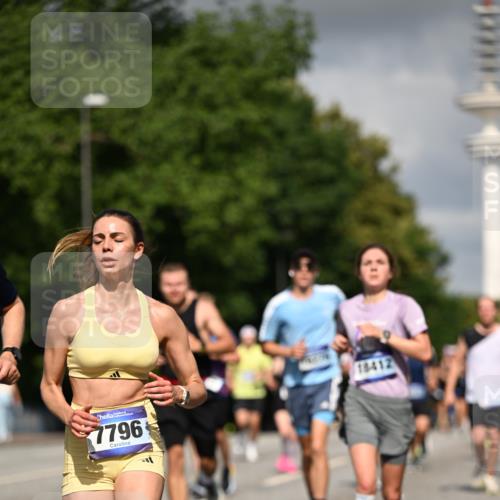 29.06.2025 - hella hamburg halbmarathon Dr. Thomas Lammeyer http://msf.ph/oto/8294134 29.06.2025 09:53:31 Kennedybrücke 1445, 1615, 1800, 1803, 1975, 2324, 2415, 2573, 2949, 3431, 3530, 4303, 4425, 4528, 5248, 5436, 5791, 5803, 5889, 6123, 6682, 7495, 7774, 7796, 8370, 8629, 8925, 9264, 9265, 9294, 9711, 9979, 10894 meine-sportfotos.de