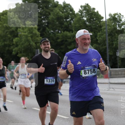 29.06.2025 - hella hamburg halbmarathon Jannik Wohlers http://msf.ph/oto/8294166 29.06.2025 10:36:37 Lombardsbrücke 1118, 1253, 1339, 1488, 1490, 1952, 1954, 2031, 2072, 2104, 2552, 3127, 3165, 3714, 3873, 3895, 4996, 5224, 5538, 5640, 5786, 5789, 6172, 6359, 6584, 6804, 7202, 7773, 8007, 8257, 8258, 8315, 8758, 8936, 8937, 9054, 9055, 9295, 10862, 10931, 11246, 11831, 11843, 11912, 12087, 12184, 12218, 12302, 12463, 12532, 13165, 13695, 13970, 13971, 14202, 14396, 14695, 14779, 15106, 15353, 15475, 15588, 15907, 15972, 16304, 16309, 16782, 16885, 17349, 17388, 17504, 17591 meine-sportfotos.de