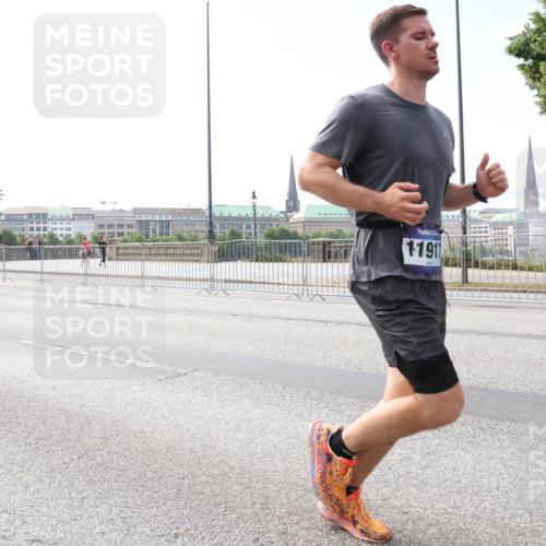 29.06.2025 - hella hamburg halbmarathon Lena Gebhardt http://msf.ph/oto/8294176 29.06.2025 10:11:55 Lombardsbrücke 1062, 1328, 1531, 1790, 1866, 1992, 3363, 4227, 5379, 5605, 7571, 8115, 8807, 8810, 9191, 9428, 9705, 10042, 10409, 10428, 11321, 11507, 11525, 11537, 11581, 11917, 12473, 13171, 13177, 13203, 13542, 13939, 13958, 14008, 14060, 14196, 14384, 15137, 15945, 16976, 17080, 17638, 17774, 17866, 18261, 18278, 18395, 18429, 18655 meine-sportfotos.de