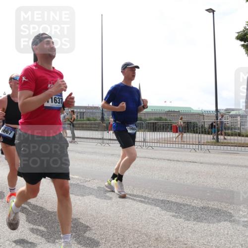 29.06.2025 - hella hamburg halbmarathon Lena Gebhardt http://msf.ph/oto/8294196 29.06.2025 10:36:34 Lombardsbrücke 13445, 16905, 6667, 1637, 10984, 1008, 1010, 1102, 1118, 1224, 1780, 1835, 1948, 2124, 2552, 2588, 2870, 3398, 3404, 3428, 3699, 3741, 3873, 3877, 4084, 4245, 4442, 4618, 4762, 4937, 4996, 5012, 5246, 5427, 5540, 5573, 5666, 5747, 5789, 5809, 5919, 6092, 6093, 6156, 6190, 6417, 6667, 6896, 7086, 7111, 7140, 7275, 7575, 7576, 7632, 7773, 8498, 8499, 8530, 8581, 8936, 8937, 8945, 9115, 9117, 9229, 9295, 9500, 9694, 13265, 15077, 17156, 17807, 18152, 18488 meine-sportfotos.de