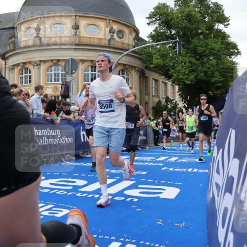 29.06.2025 - hella hamburg halbmarathon Strokosch-Dieckow http://msf.ph/oto/8294209 29.06.2025 10:51:09 Ziel 1366, 1461, 4077, 4404, 4816, 4967, 5600, 6027, 6657, 8261, 8316, 8508, 8704, 8930, 9476, 10480, 10508, 10603, 10868, 11512, 11625, 11733, 13073, 15480, 17384, 17530, 17823, 18019, 18066 meine-sportfotos.de