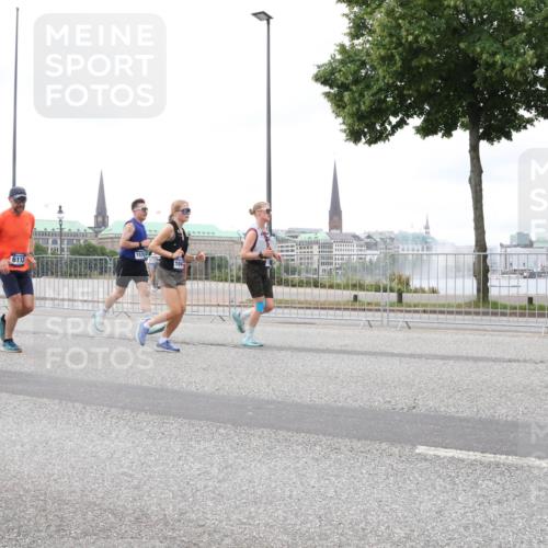 29.06.2025 - hella hamburg halbmarathon Lena Gebhardt http://msf.ph/oto/8294223 29.06.2025 10:56:01 Lombardsbrücke 9861, 6055, 6113, 1616, 1738, 1909, 2095, 2793, 3101, 3244, 3257, 3268, 4083, 4265, 4354, 4470, 4473, 4836, 4896, 5220, 5222, 5306, 5575, 5580, 5994, 6055, 6056, 6113, 6257, 6494, 6594, 6968, 7025, 7028, 7516, 7548, 7616, 7969, 8005, 8110, 8305, 8517, 8527, 8532, 8533, 8648, 9435, 9548, 9606, 9614, 9618, 9838, 9861, 9865, 9956, 10094, 10436, 10438, 10449, 10593, 10640, 10740, 10784, 10987, 11903, 11962, 11963, 12695 meine-sportfotos.de