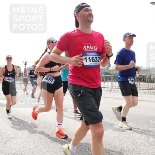 29.06.2025 - hella hamburg halbmarathon Lena Gebhardt http://msf.ph/oto/8294229 29.06.2025 10:36:35 Lombardsbrücke 8498, 13445, 6905, 12499, 6667, 11637, 1098, 1008, 1010, 1102, 1118, 1224, 1780, 1835, 1948, 2124, 2552, 2588, 3398, 3404, 3428, 3699, 3741, 3873, 3895, 4084, 4245, 4442, 4618, 4762, 4937, 4996, 5012, 5246, 5427, 5540, 5573, 5666, 5747, 5789, 5809, 5919, 6092, 6093, 6156, 6190, 6417, 6667, 6896, 7086, 7111, 7140, 7275, 7575, 7576, 7632, 7773, 8498, 8499, 8530, 8581, 8936, 8937, 8945, 9115, 9117, 9229, 9295, 9500, 9694, 13265, 15077, 17156, 17807, 18152, 18488 meine-sportfotos.de