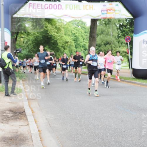 29.06.2025 - hella hamburg halbmarathon MichiJ http://msf.ph/oto/8294287 29.06.2025 10:33:57 Zwischen KM18-KM19 1139, 3477, 5129, 6054, 6700, 7204, 9710, 11773, 11936, 12808, 16513, 17281, 18878 meine-sportfotos.de