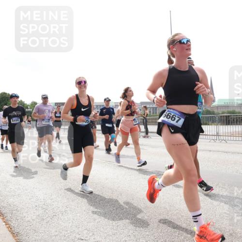 29.06.2025 - hella hamburg halbmarathon Lena Gebhardt http://msf.ph/oto/8294307 29.06.2025 10:36:35 Lombardsbrücke 9918, 8498, 13445, 05, 2493, 6667, 532, 1008, 1010, 1102, 1118, 1224, 1780, 1835, 1948, 2124, 2552, 2588, 3398, 3404, 3428, 3699, 3741, 3873, 3895, 4084, 4245, 4442, 4618, 4762, 4937, 4996, 5012, 5246, 5427, 5540, 5573, 5666, 5747, 5789, 5809, 5919, 6092, 6093, 6156, 6190, 6417, 6667, 6896, 7086, 7111, 7140, 7275, 7575, 7576, 7632, 7773, 8498, 8499, 8530, 8581, 8936, 8937, 8945, 9115, 9117, 9229, 9295, 9500, 9694, 13265, 15077, 17156, 17807, 18152, 18488 meine-sportfotos.de