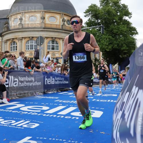 29.06.2025 - hella hamburg halbmarathon Strokosch-Dieckow http://msf.ph/oto/8294322 29.06.2025 10:51:10 Ziel 1366, 1461, 1817, 4077, 4404, 4816, 4967, 5600, 6027, 6657, 8261, 8316, 8508, 8704, 8930, 9476, 10480, 10508, 10603, 10667, 10868, 11512, 11625, 11733, 12016, 13073, 15480, 17384, 17530, 17823, 18019 meine-sportfotos.de