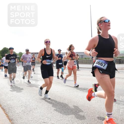 29.06.2025 - hella hamburg halbmarathon Lena Gebhardt http://msf.ph/oto/8294343 29.06.2025 10:36:35 Lombardsbrücke 9918, 10146, 8498, 13445, 5905, 2498, 339, 15, 6667, 1008, 1010, 1102, 1118, 1224, 1780, 1835, 1948, 2124, 2552, 2588, 3398, 3404, 3428, 3699, 3741, 3873, 3895, 4084, 4245, 4442, 4618, 4762, 4937, 4996, 5012, 5246, 5427, 5540, 5573, 5666, 5747, 5789, 5809, 5919, 6092, 6093, 6156, 6190, 6417, 6667, 6896, 7086, 7111, 7140, 7275, 7575, 7576, 7632, 7773, 8498, 8499, 8530, 8581, 8936, 8937, 8945, 9115, 9117, 9229, 9295, 9500, 9694, 13265, 15077, 17156, 17807, 18152, 18488 meine-sportfotos.de