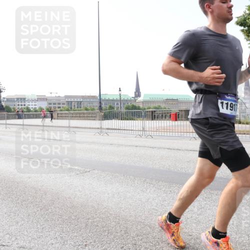 29.06.2025 - hella hamburg halbmarathon Lena Gebhardt http://msf.ph/oto/8294347 29.06.2025 10:11:55 Lombardsbrücke 1062, 1328, 1531, 1790, 1866, 1992, 3363, 4227, 5379, 5605, 7571, 8115, 8807, 8810, 9191, 9428, 9705, 10042, 10409, 10428, 11321, 11507, 11525, 11537, 11581, 11917, 12473, 13171, 13177, 13203, 13542, 13939, 13958, 14008, 14060, 14196, 14384, 15137, 15945, 16976, 17080, 17638, 17774, 17866, 18261, 18278, 18395, 18429, 18655 meine-sportfotos.de