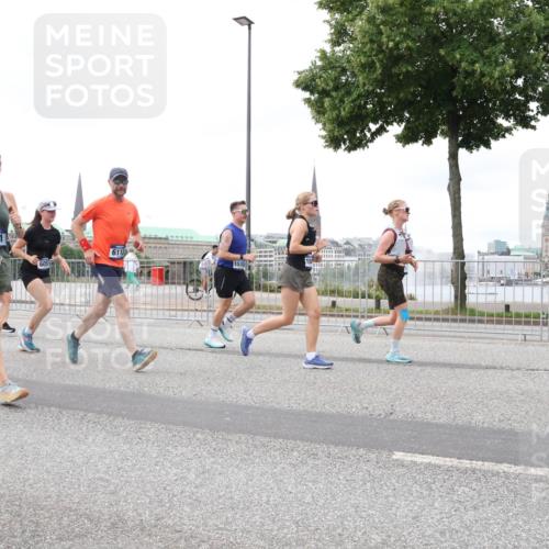 29.06.2025 - hella hamburg halbmarathon Lena Gebhardt http://msf.ph/oto/8294353 29.06.2025 10:56:01 Lombardsbrücke 9, 9861, 6113, 1616, 1738, 1909, 2095, 2793, 3101, 3244, 3257, 3268, 4083, 4265, 4354, 4470, 4473, 4836, 4896, 5220, 5222, 5306, 5575, 5580, 5994, 6055, 6056, 6113, 6257, 6494, 6594, 6968, 7025, 7028, 7516, 7548, 7616, 7969, 8005, 8110, 8305, 8517, 8527, 8532, 8533, 8648, 9435, 9548, 9606, 9614, 9618, 9838, 9861, 9865, 9956, 10094, 10436, 10438, 10449, 10593, 10640, 10740, 10784, 10987, 11903, 11962, 11963, 12695 meine-sportfotos.de
