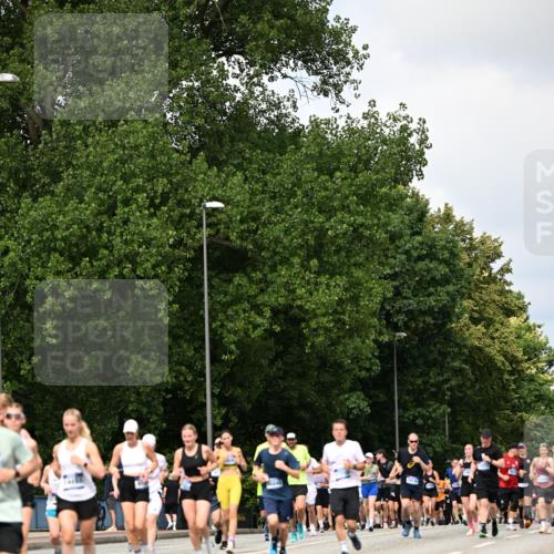 29.06.2025 - hella hamburg halbmarathon Dr. Thomas Lammeyer http://msf.ph/oto/8294365 29.06.2025 10:37:32 Kennedybrücke 1078, 1199, 1324, 1373, 1995, 2085, 2342, 2838, 3341, 3560, 3812, 3871, 4164, 4446, 5180, 5584, 5917, 6773, 6999, 7308, 7309, 7705, 8175, 8891, 8993, 9234, 9591, 9750, 11092 meine-sportfotos.de