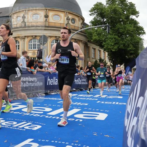 29.06.2025 - hella hamburg halbmarathon Strokosch-Dieckow http://msf.ph/oto/8294367 29.06.2025 10:51:12 Ziel 1366, 1461, 1817, 2636, 2718, 4404, 4814, 4816, 4967, 5600, 6027, 6657, 6776, 8316, 8508, 8930, 9476, 10480, 10667, 10868, 11512, 11625, 11733, 12016, 13073, 14865, 15480, 17384, 17530, 17823, 18019 meine-sportfotos.de