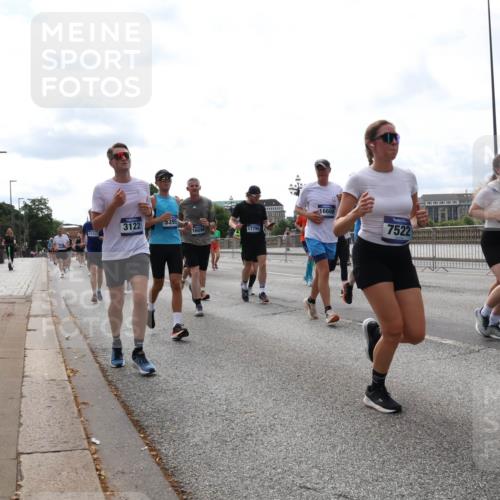 29.06.2025 - hella hamburg halbmarathon Lena Gebhardt http://msf.ph/oto/8294381 29.06.2025 10:21:26 Lombardsbrücke 3122, 5395, 11117, 16586, 17799, 16600, 7522, 2635, 1028, 1072, 1266, 1401, 1658, 1668, 2271, 2383, 2635, 2815, 2956, 2986, 3122, 3161, 3453, 3770, 3813, 3817, 3825, 3826, 4082, 4375, 4376, 4697, 4786, 5061, 5122, 5373, 5395, 5412, 5493, 5759, 5767, 5957, 6086, 6103, 6275, 6308, 6844, 7228, 7375, 7522, 7553, 7608, 7612, 7781, 8095, 8286, 8726, 8844, 8896, 9100, 9108, 9369, 9483, 9499, 9501, 9532, 9624, 10374, 10585, 10602, 10874, 11698, 12175, 12694, 13057, 13508 meine-sportfotos.de