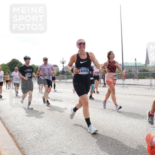 29.06.2025 - hella hamburg halbmarathon Lena Gebhardt http://msf.ph/oto/8294384 29.06.2025 10:36:35 Lombardsbrücke 1014, 8498, 1011, 13445, 6905, 76, 1008, 1010, 1102, 1118, 1224, 1780, 1835, 1948, 2124, 2552, 2588, 3398, 3404, 3428, 3699, 3741, 3873, 3895, 4084, 4245, 4442, 4618, 4762, 4937, 4996, 5012, 5246, 5427, 5540, 5573, 5666, 5747, 5789, 5809, 5919, 6092, 6093, 6156, 6190, 6417, 6667, 6896, 7086, 7111, 7140, 7275, 7575, 7576, 7632, 7773, 8498, 8499, 8530, 8581, 8936, 8937, 8945, 9115, 9117, 9229, 9295, 9500, 9694, 13265, 15077, 17156, 17807, 18152, 18488 meine-sportfotos.de