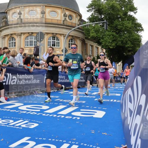 29.06.2025 - hella hamburg halbmarathon Strokosch-Dieckow http://msf.ph/oto/8294394 29.06.2025 10:51:13 Ziel 1366, 1461, 1817, 2636, 2718, 4404, 4814, 4816, 4967, 5600, 6027, 6657, 6776, 8316, 8508, 8930, 9476, 10480, 10667, 10868, 11512, 11625, 11733, 12016, 13047, 13073, 14865, 14994, 15480, 17530, 17823, 18019 meine-sportfotos.de