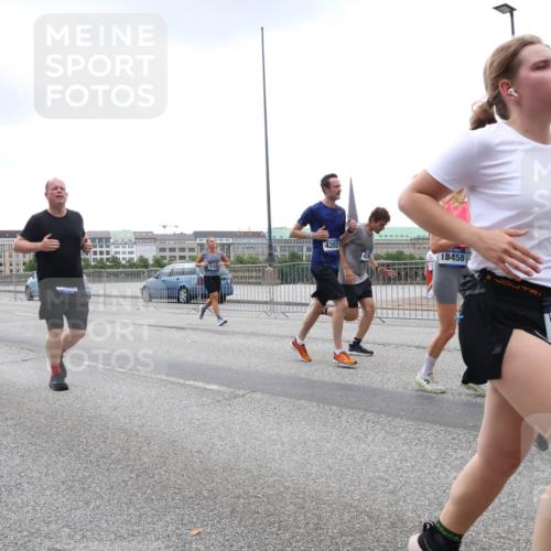 29.06.2025 - hella hamburg halbmarathon Lena Gebhardt http://msf.ph/oto/8294406 29.06.2025 10:46:45 Lombardsbrücke 1073, 1286, 1363, 1371, 1375, 1429, 1465, 1608, 1720, 1837, 1999, 2162, 2211, 2320, 2327, 2500, 2556, 2665, 2697, 2981, 3277, 3406, 3407, 3469, 3734, 3823, 4202, 4296, 4342, 4355, 4448, 4604, 5111, 5114, 5700, 5796, 5953, 6068, 6124, 6161, 6485, 6496, 6740, 7303, 7364, 7368, 7374, 7412, 7767, 7827, 7960, 8477, 8486, 8551, 8553, 8684, 8700, 9337, 9691, 10153, 10230, 12298, 12333, 12522, 13969, 14261, 15852, 16882, 16987 meine-sportfotos.de