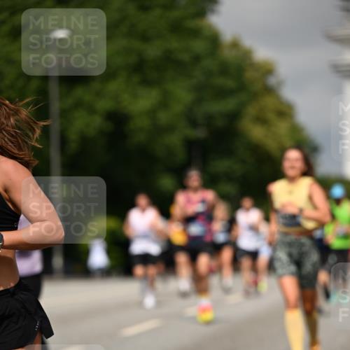 29.06.2025 - hella hamburg halbmarathon Dr. Thomas Lammeyer http://msf.ph/oto/8294446 29.06.2025 10:16:11 Kennedybrücke 1249, 1610, 1785, 1790, 1850, 1851, 2963, 2964, 3182, 3248, 3262, 3746, 3837, 4453, 4499, 5166, 5176, 6822, 6871, 6966, 7370, 7907, 8206, 8207, 8971, 9119, 9253, 9405, 9428, 10685 meine-sportfotos.de