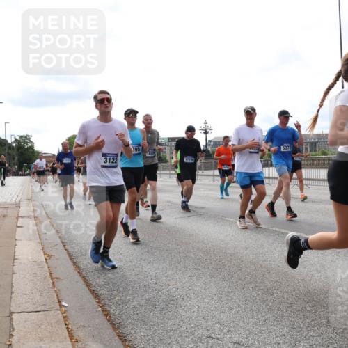 29.06.2025 - hella hamburg halbmarathon Lena Gebhardt http://msf.ph/oto/8294481 29.06.2025 10:21:27 Lombardsbrücke 395, 16586, 11117, 3122, 17799, 5493, 5373, 2635, 1028, 1072, 1266, 1401, 1658, 1668, 2271, 2383, 2635, 2815, 2956, 2986, 3122, 3161, 3453, 3770, 3813, 3817, 3825, 3826, 4375, 4376, 4697, 4786, 5061, 5122, 5373, 5395, 5412, 5493, 5759, 5767, 5957, 6086, 6103, 6275, 6308, 6844, 7228, 7375, 7522, 7553, 7608, 7612, 7781, 8095, 8286, 8726, 8844, 8896, 9100, 9108, 9369, 9483, 9499, 9501, 9532, 9624, 10374, 10585, 10602, 10874, 11698, 12175, 12694, 13057, 13508 meine-sportfotos.de