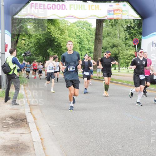 29.06.2025 - hella hamburg halbmarathon MichiJ http://msf.ph/oto/8294547 29.06.2025 10:33:59 Zwischen KM18-KM19 1139, 2367, 3186, 3477, 5129, 6054, 6373, 6700, 7204, 9710, 11773, 11809, 11936, 12084, 12808, 16513, 17674, 18878 meine-sportfotos.de
