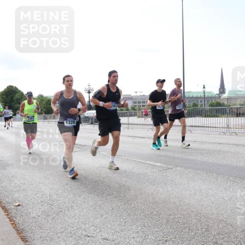 29.06.2025 - hella hamburg halbmarathon Lena Gebhardt http://msf.ph/oto/8294554 29.06.2025 10:11:58 Lombardsbrücke 1062, 1328, 1531, 1790, 1866, 1992, 2661, 3363, 4227, 5379, 5605, 7474, 7571, 8115, 8807, 8810, 9191, 9253, 9428, 9705, 10042, 10409, 10428, 11321, 11507, 11509, 11525, 11537, 11581, 11917, 12473, 13171, 13177, 13203, 13542, 13939, 13958, 14008, 14060, 14196, 14313, 14384, 15137, 15945, 16379, 16976, 17080, 17638, 17774, 17866, 18261, 18278, 18395, 18429, 18655 meine-sportfotos.de