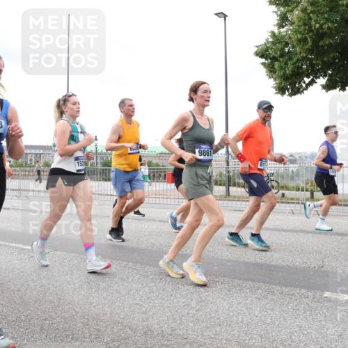 29.06.2025 - hella hamburg halbmarathon Lena Gebhardt http://msf.ph/oto/8294561 29.06.2025 10:56:02 Lombardsbrücke 4470, 17168, 5605, 152, 9861, 61, 157, 1616, 1738, 1909, 2095, 2793, 3101, 3244, 3257, 3268, 4083, 4265, 4354, 4470, 4473, 4836, 4896, 5220, 5222, 5306, 5575, 5580, 5757, 5994, 6055, 6056, 6113, 6257, 6494, 6594, 6968, 7025, 7028, 7516, 7548, 7616, 7969, 8005, 8110, 8305, 8517, 8527, 8532, 8533, 8648, 9435, 9548, 9606, 9838, 9861, 9865, 9948, 9953, 9956, 10094, 10436, 10438, 10449, 10593, 10640, 10740, 10784, 10987, 11903, 11962, 11963, 12695 meine-sportfotos.de