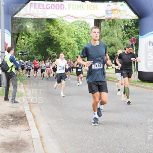 29.06.2025 - hella hamburg halbmarathon MichiJ http://msf.ph/oto/8294567 29.06.2025 10:34:00 Zwischen KM18-KM19 1139, 2367, 3186, 5129, 6054, 6373, 6700, 7204, 9710, 11773, 11809, 11936, 12084, 15133, 15636, 16513, 16624, 17674, 18878 meine-sportfotos.de