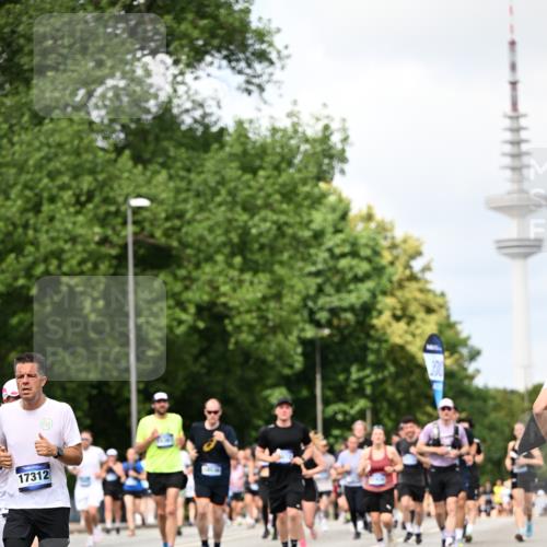 29.06.2025 - hella hamburg halbmarathon Dr. Thomas Lammeyer http://msf.ph/oto/8294575 29.06.2025 10:37:37 Kennedybrücke 1324, 1896, 1995, 2085, 2342, 2776, 3341, 3560, 3812, 3871, 4164, 4361, 4433, 4449, 5075, 5180, 5561, 5584, 5917, 6773, 6999, 7308, 7309, 7705, 8891, 8993, 9234, 9258, 9591, 9706, 9750, 9799, 11092, 11260 meine-sportfotos.de