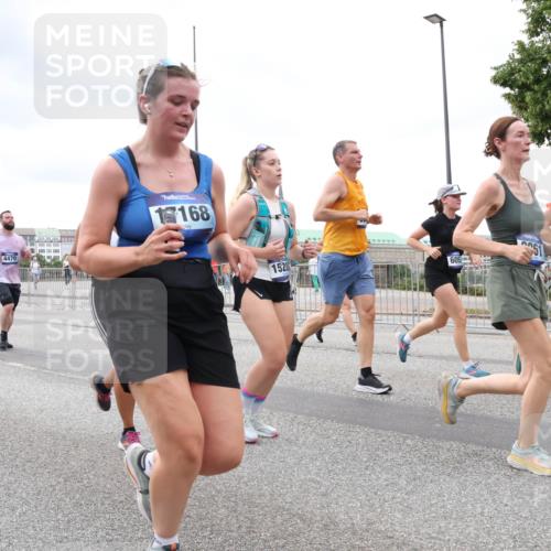 29.06.2025 - hella hamburg halbmarathon Lena Gebhardt http://msf.ph/oto/8294636 29.06.2025 10:56:02 Lombardsbrücke 4470, 168, 1528, 605, 611, 1616, 1738, 1909, 2095, 2793, 3101, 3244, 3257, 3268, 4083, 4265, 4354, 4470, 4473, 4836, 4896, 5220, 5222, 5306, 5575, 5580, 5757, 5994, 6055, 6056, 6113, 6257, 6494, 6594, 6968, 7025, 7028, 7516, 7548, 7616, 7969, 8005, 8110, 8305, 8517, 8527, 8532, 8533, 8648, 9435, 9548, 9606, 9838, 9861, 9865, 9948, 9953, 9956, 10094, 10436, 10438, 10449, 10593, 10640, 10740, 10784, 10987, 11903, 11962, 11963, 12695 meine-sportfotos.de