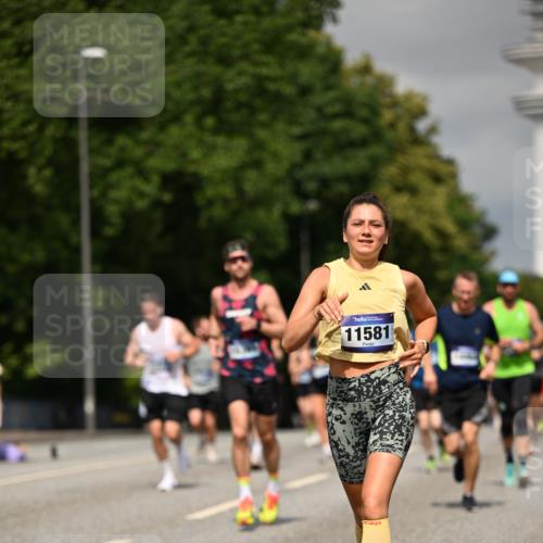 29.06.2025 - hella hamburg halbmarathon Dr. Thomas Lammeyer http://msf.ph/oto/8294642 29.06.2025 10:16:12 Kennedybrücke 1249, 1610, 1785, 1790, 1850, 1851, 2963, 2964, 3182, 3248, 3262, 3746, 4453, 4499, 5166, 5176, 6822, 6871, 6966, 7907, 8206, 8207, 8971, 9119, 9253, 9405, 9428, 10685 meine-sportfotos.de